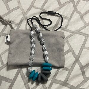 Qalo silicone teething necklace for moms